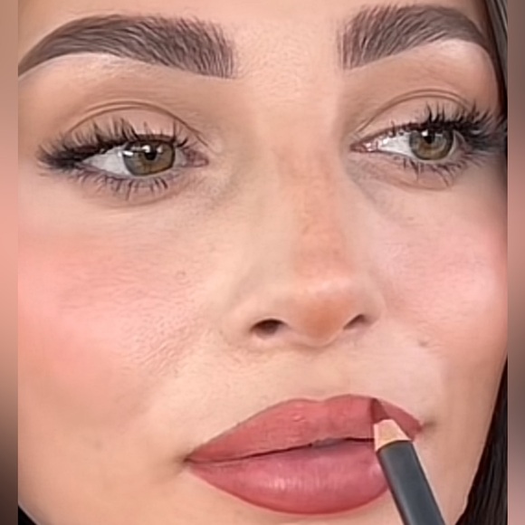 ‼️ LAST ONE 💕 CHICORY a MAC LIP PENCIL $25. **NEW IN BOX. - Picture 4 of 8